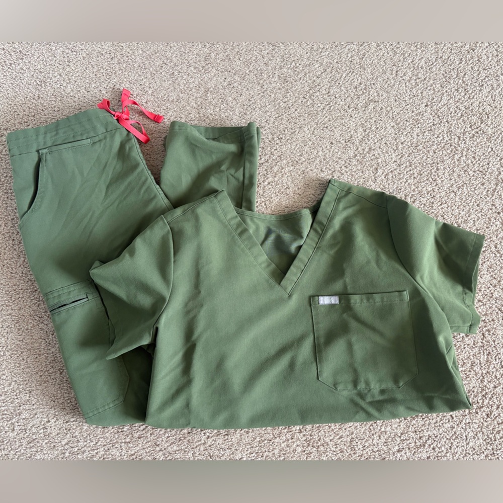 Figs Yola Style Scrub Set in Dark Olive Color